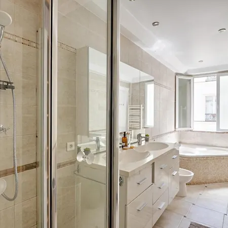 Le Petit - Appt 6p 127 M² à * Parigi